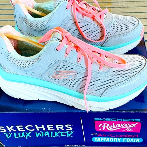 Skechers Deluxe Walkers shoes with memory foam women’s 7.5 - Picture 2 of 7